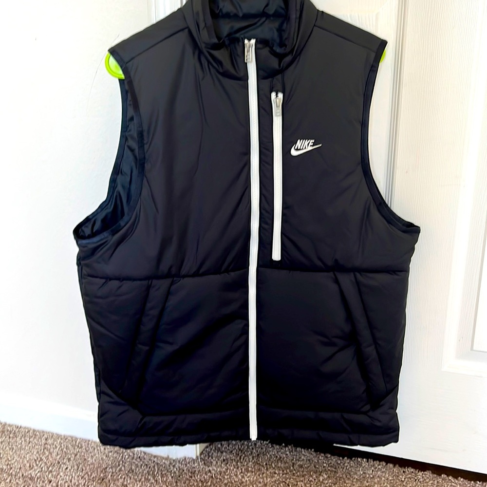 black nike puffer vest
